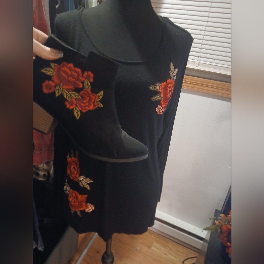 Rose Embroidery Black Blouse With Matching Boots